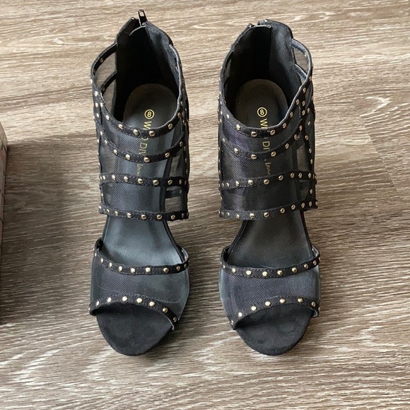 Black heels - Picture 2 of 6